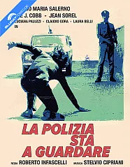 der-unerbittliche-vollstrecker---la-polizia-sta-a-guardare-at-import_klein (1).webp